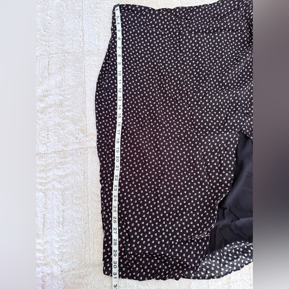 Abercrombie Black Midi Skirt w/ Scrunch Detail - Picture 5 of 7